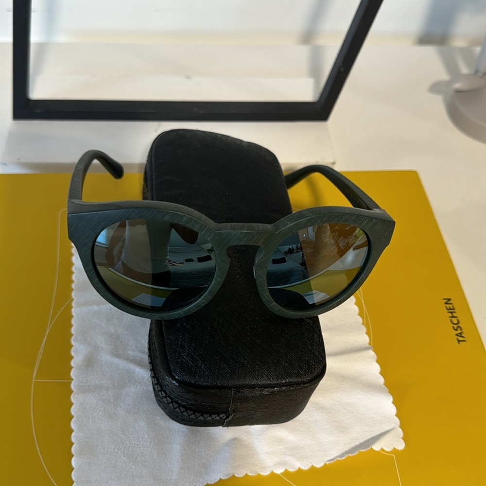 Mens Marc Jacob’s sunglasses - Picture 3 of 3
